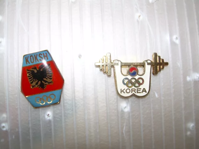 2 PIN's BADGES NOC ALBANIA KOREA OLYMPIC COMMITTEE WEIGHTLIFTING COREE ALBANIE