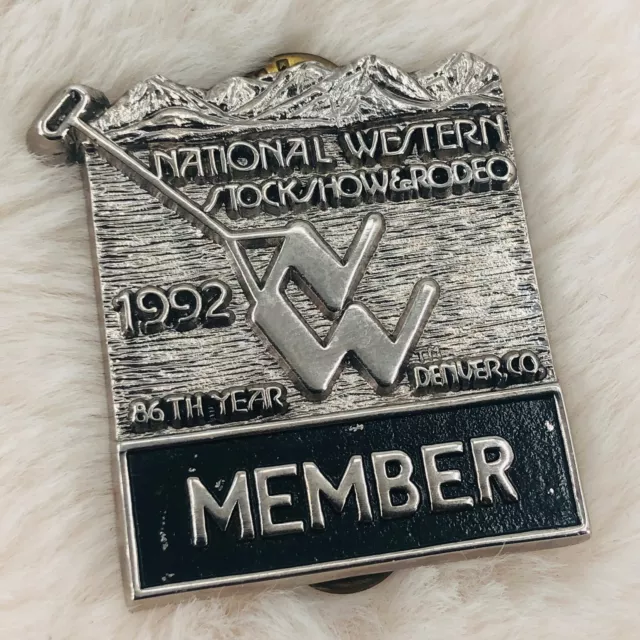 1992 Denver National Western Stock Show Rodeo Member Souvenir Lapel Pin Badge