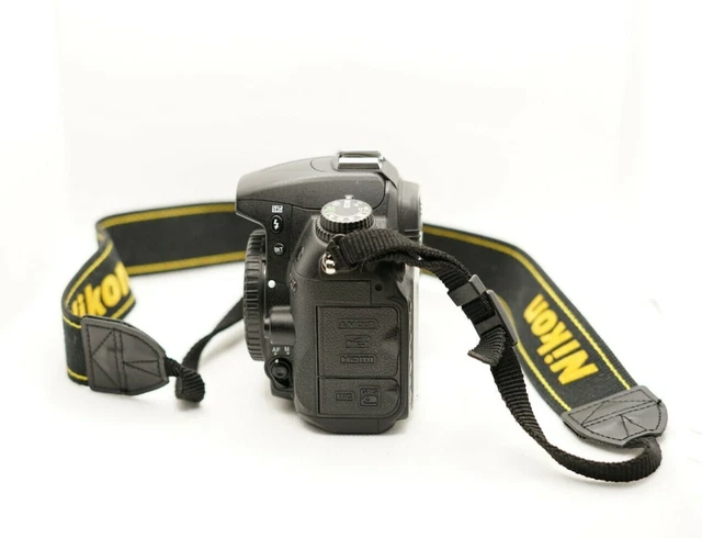 Nikon D7000 Digital Camera D33697 3