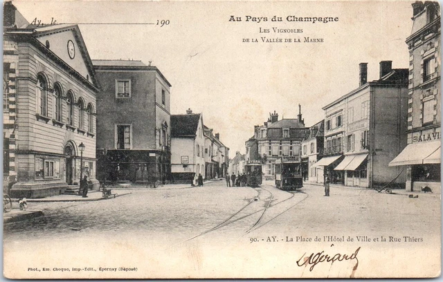 51 AY - la place de l'hotel de ville et rue thiers