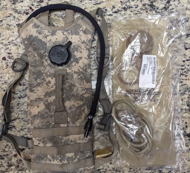 Used. MOLLE II Hydration System Carrier OCP/Multicam US Army w/ New bladder.