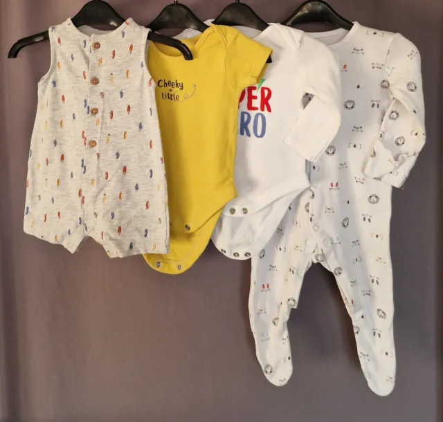 Pacchetto vestiti per bambine età 0-3 mesi. Usato. Condizioni perfette. 8