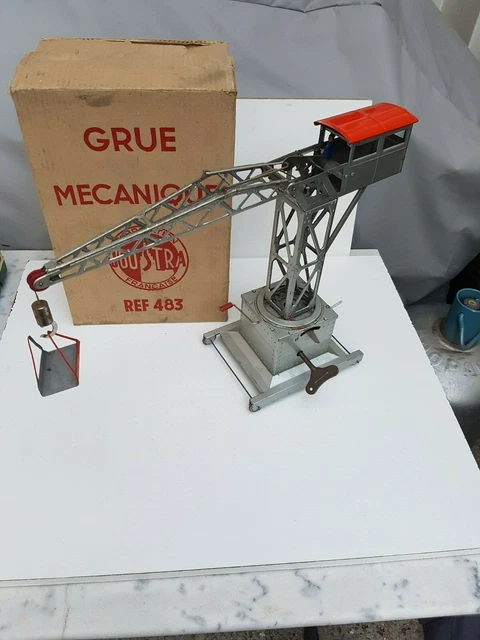 JOUSTRA : Un camion grue miniature - Lot 553 - enchères
