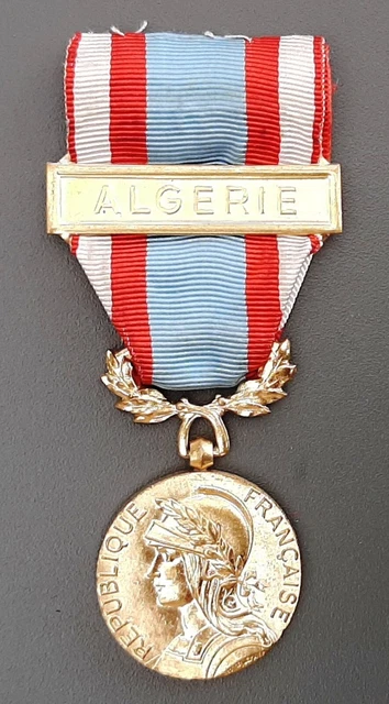 MEDAILLE COMMEMORATIVE DE LA GUERRE D'ALGERIE + agrafe ALGERIE