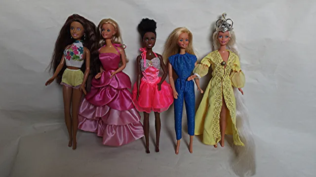 Fünf  wunderschöne Vintage Barbie Puppen mit Kleidung