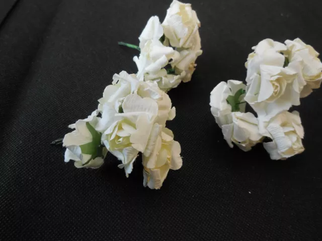 6 Mini Elfenbein Papier Rosen Blumen mit Draht Vorbauten für Karte Kuchen 3cm /