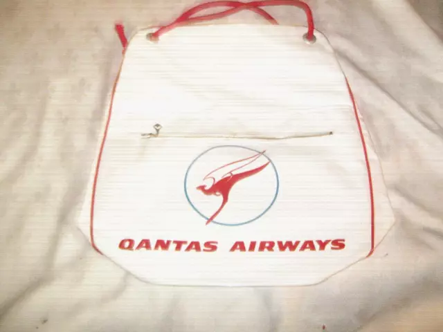 A Rare Vintage White & Red Piped Qantas Complimentary Cabin Air Travel Bag