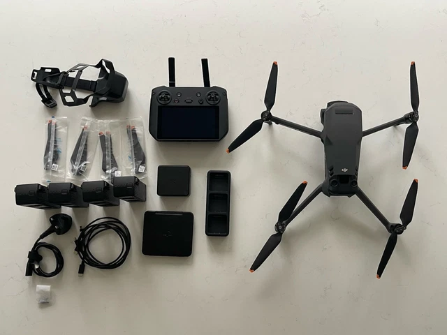 DJI MAVIC 3 Pro Fly More Combo with RC Pro and Controller £1,026.70 ...