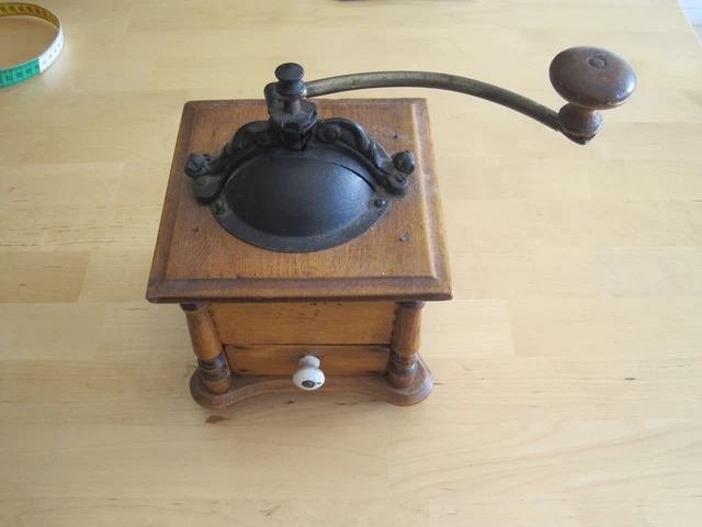 Ancien moulin a café a main  vintage objet de collection de vitrine