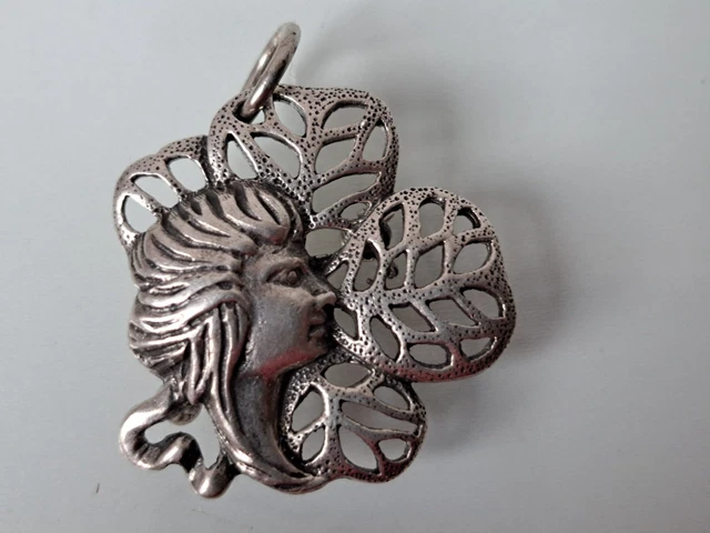 Broche Porte-photo Art Nouveau – Portrait Garçonnet Noir & Blanc, Occasion ‘bon état’