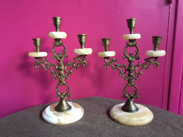 Ancienne paire de chandeliers en albâtre et bronze Garniture de cheminée
