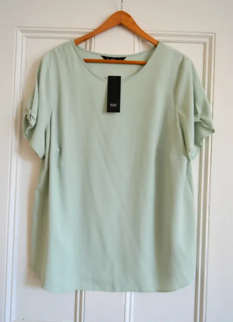 BNWT, Lovely Pale Green Slit Back Ladies Top, Size; 22, Beautiful Sleeve Detail