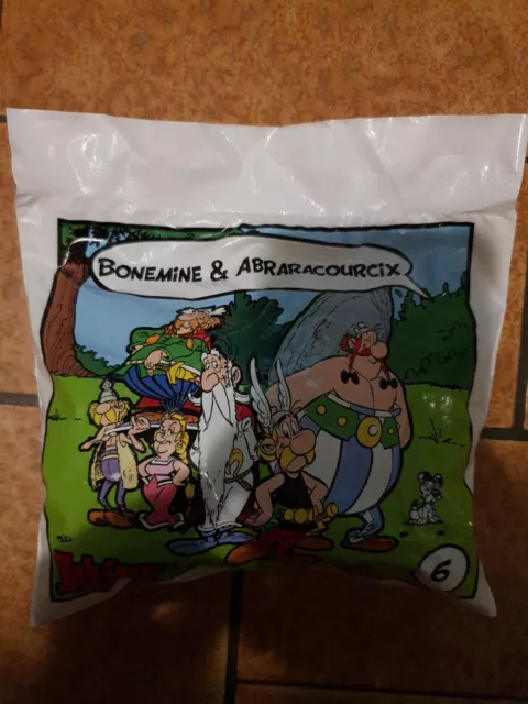 2 figurines n°6 Bonemine et Abraracourcix ASTERIX Astérix McDO McDonald's 2019