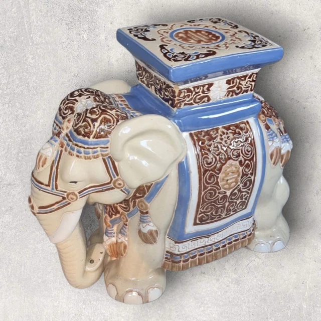 Éléphant Ottoman En Céramique Bleue – Décoratif – Style Chinoiserie – Bombay Company
