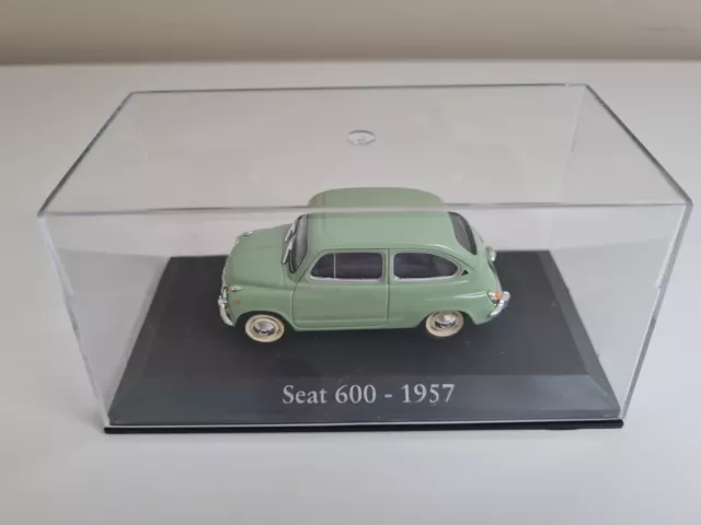 1/43 COCHE SEAT 600 año 1957 verde IXO RBA 1/43 die-cast metal con TAPA DURA