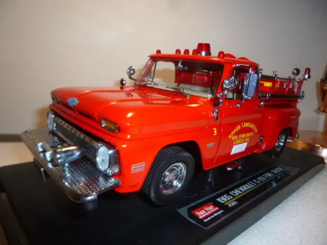 Chevrolet C20 1965 Fire Truck 1/18 Sunstar1383