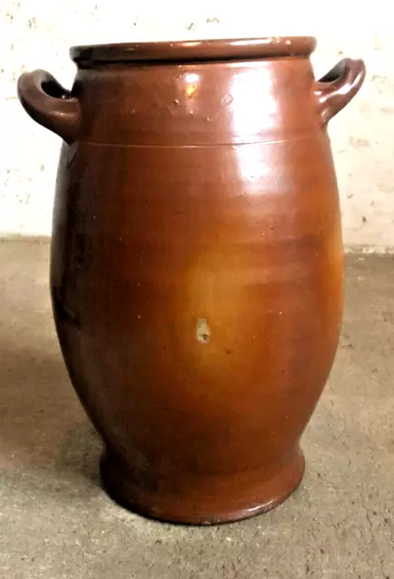 alter großer brauner Krug oder eine Vase aus Ton