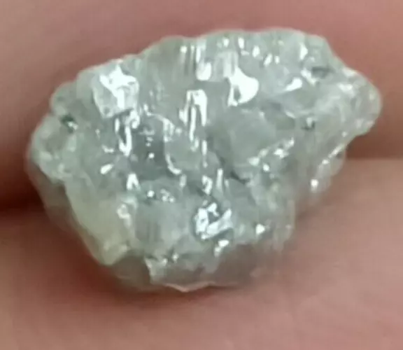 Exquisiter natürlicher seidengrauer Rohdiamant von 1,60 ct – ungeschliffene...