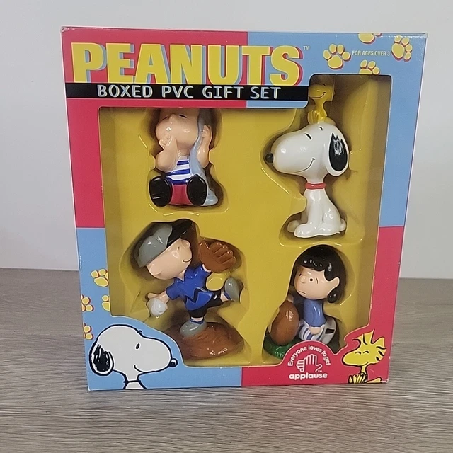 SNOOPY & WOODSTOCK Peanuts Charlie Brown Box Gift Set Lucy Linus PVC
