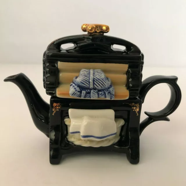 Cardew Design England "Washing Mangle" Decorative Mini Teapot Mint