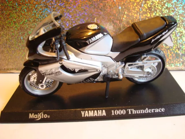 Lot de 2 Jouets : Moto miniature MAISTO Yamaha YZF THUNDERACE 1000