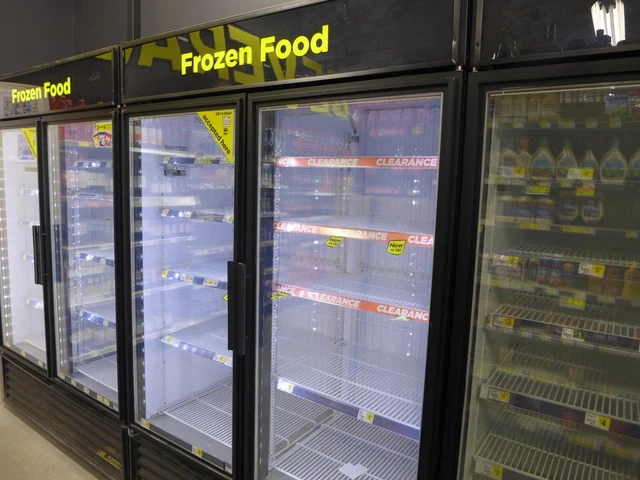 2015 True White GDM-49F-LD Two Door 54" LED Glass Display Freezer 220V, #8570614