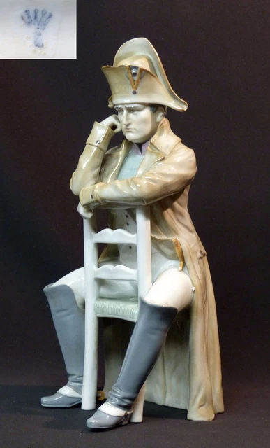A grand sujet Porcelaine fine capodimonté Napoléon Bonaparte assis 1.4kg33cm