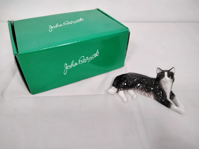 Boxed John Beswick JBC44 Long Haired Cat Laying Down Figure Ornament 6.1cm.