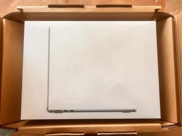 Apple MacBook Air 13,6 Zoll (256GB SSD, Apple M2, 8GB RAM) Notebook - Space Grau