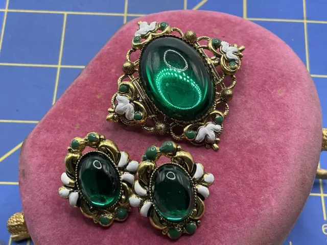 Vintage Aer Deco Green Cabachon Enamel Brooch-Clip Earring Set