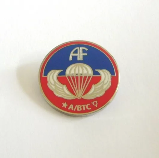 AIRBORNE SCHOOL (Badge émail/pin's)