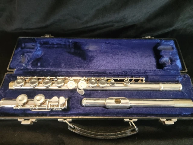 Artley 18-0 Silver Plate Student Closed Hole Flute In Artley Soloist Case