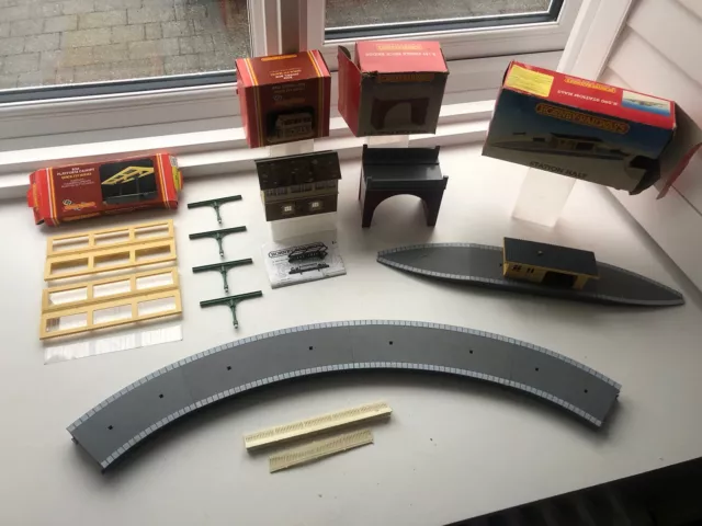 Hornby Platform Canopies, Curved Platform & Buildings Model Railway OO Gauge