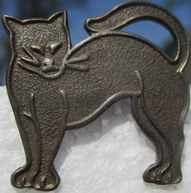 Vintage Antique French ~DETAILED CAT~ Realistic Metal Button