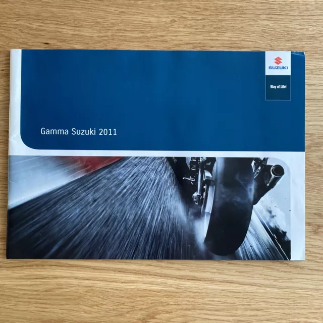 Suzuki brochure pubblicitaria depliant originale della gamma moto stradali 2011