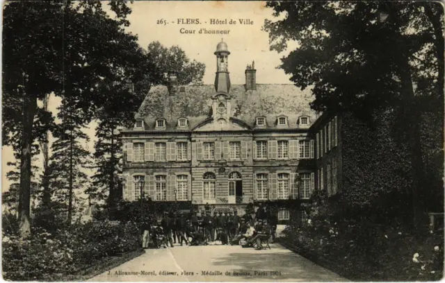 CPA AK Flers Orne - Hotel de Ville Cour d'Honneaur (800439)