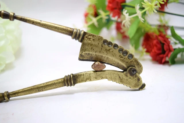 Vintage Indian Collectible Brass Betel Nut Cutter Old Designed Tool. i12-149