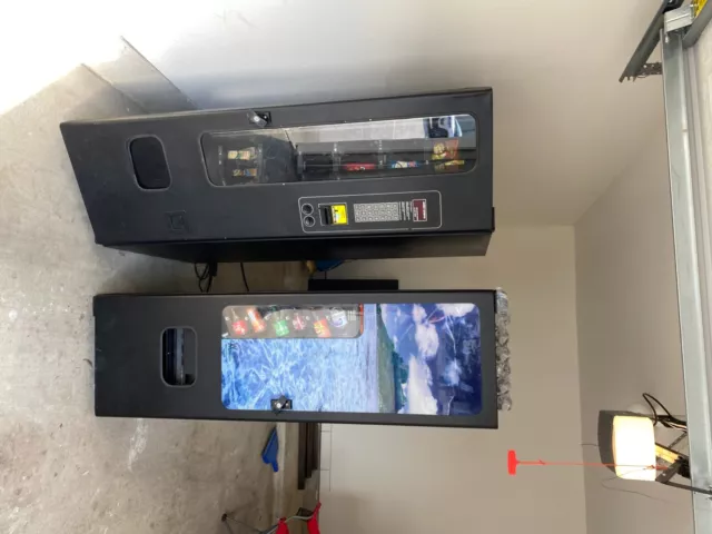 Combination vending machine normal wear and tear condition. Functional 