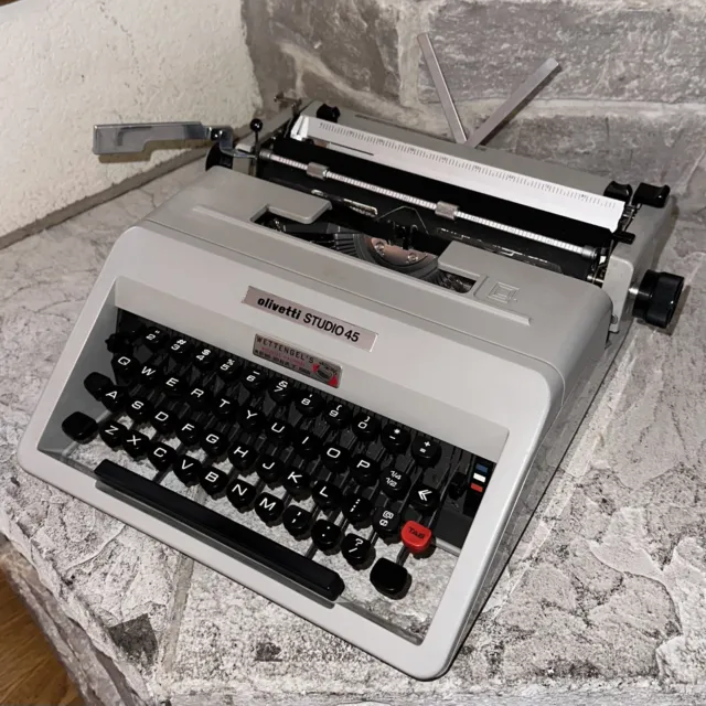 Tested 1975 Olivetti Studio 45 Manual Portable Vintage  Typewriter Made in Spain