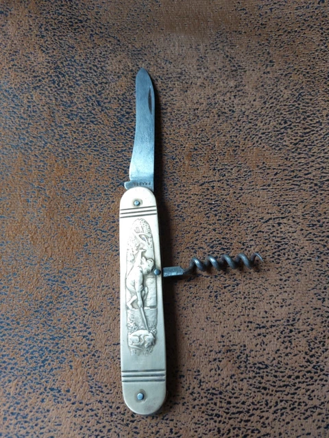 deux ancen couteaux un pradel 84 et un paraplue