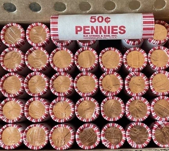 2024 PENNY ROLL IN HAND 2024 Lincoln cent Roll 2024 Philly mint roll