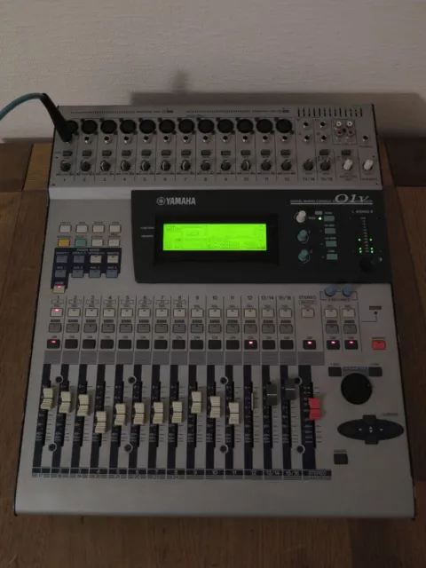 Yamaha O1v 16-channel tabletop sound mixing console / WORKS WELL-READ!! 2