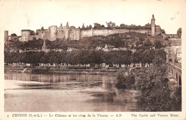 Chinon - le château et les rives de la vienne