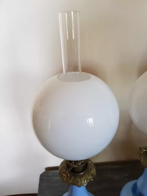 Paire de lampes à pétrole 1900 en opaline Ref17 3