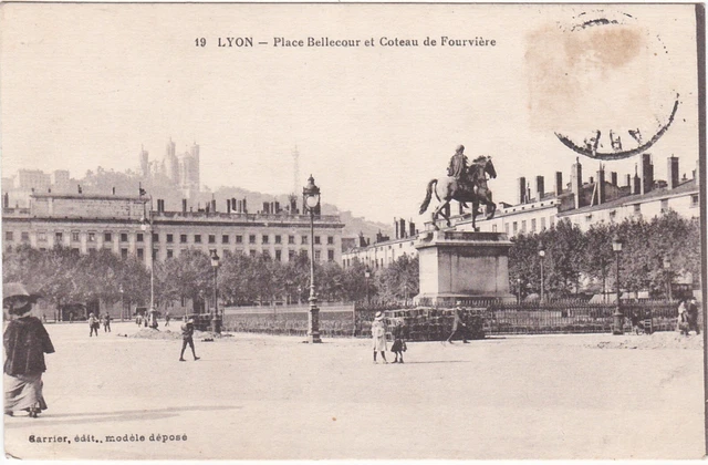 Carte Postale Ancienne Lyon – Place Bellecour Et Coteau De Fourvière