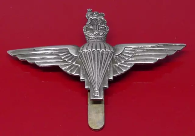 Parachute Regiment Metal Cap Badge Queen's Crown British Army