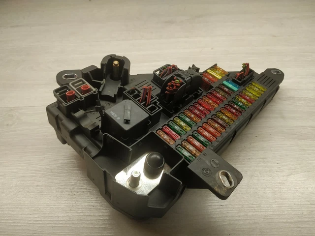 A140 BMW E60 Coffre Arrière Relais Fusible Boite Unité 6906618-05/518956040