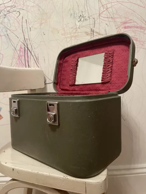vintage Cosmetic Travel Luggage Train Case Green Vanity Case With Mirror