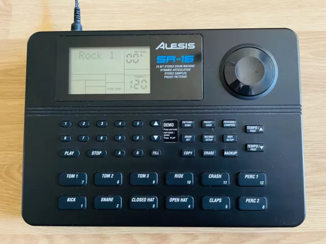 Alesis SR 16 Drum Computer + Alesis Netzteil + 2 x Hosa Fussschalter