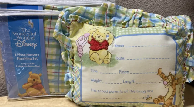 Almohada de recuerdo de Disney's Winnie the Pooh anuncio de nacimiento y volantes polvo para cuna